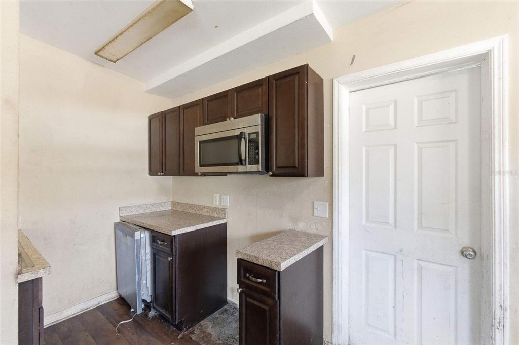 762 Valencia Avenue Orange City, FL 32763 - Photo 14 of 39 a kitchen with a sink and a microwave