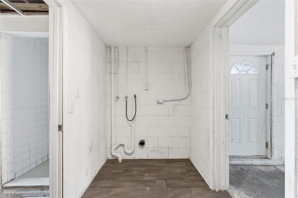 762 Valencia Avenue Orange City, FL 32763 - Photo 28 of 39 a view of a bathroom with a shower