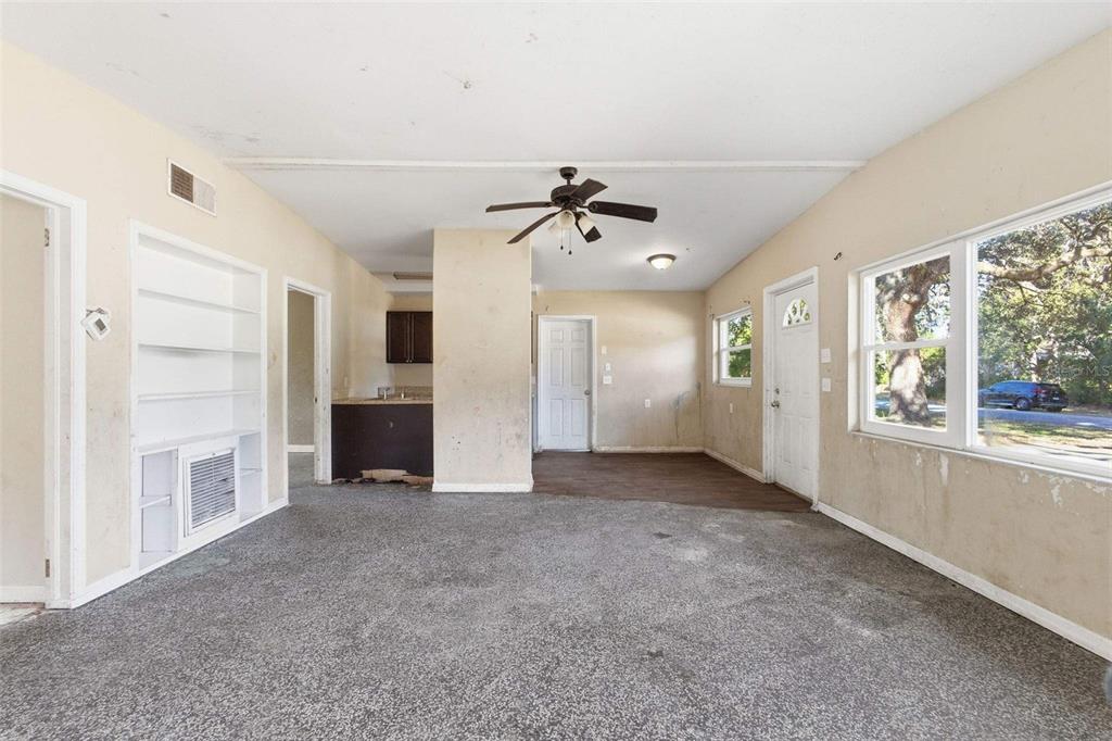 762 Valencia Avenue Orange City, FL 32763 - Photo 4 of 39 an empty room with windows and closet