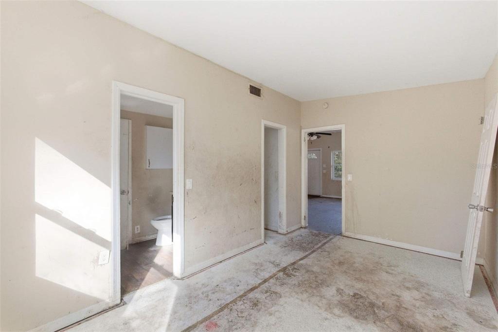 762 Valencia Avenue Orange City, FL 32763 - Photo 8 of 39 a view of a big room with closet area
