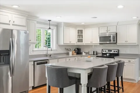 $1,099,000 | 7 Fountain Knoll Lane, Kingston, MA 02364