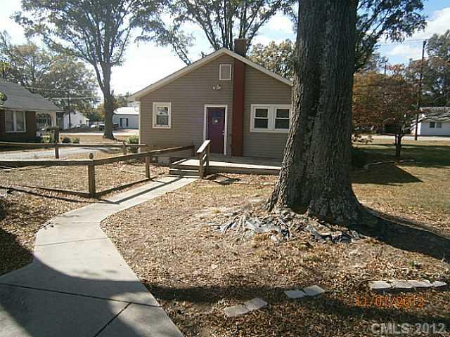 1501 South Ridge Avenue Kannapolis, NC 28083 - Photo 2 of 9 a view of a house with backyard
