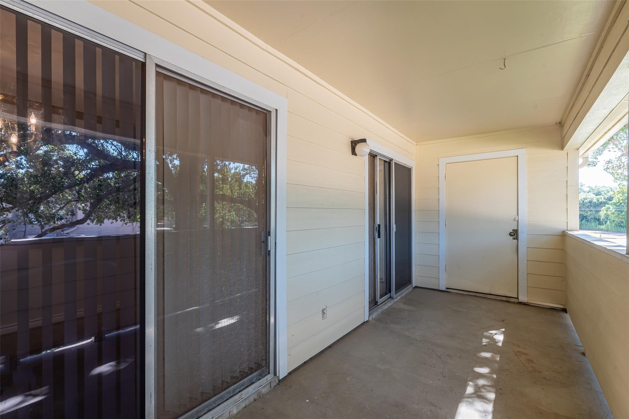 14515 Wunderlich Drive, Unit 306 Houston, TX 77069 - Photo 20 of 24 a view of elevator with hallway