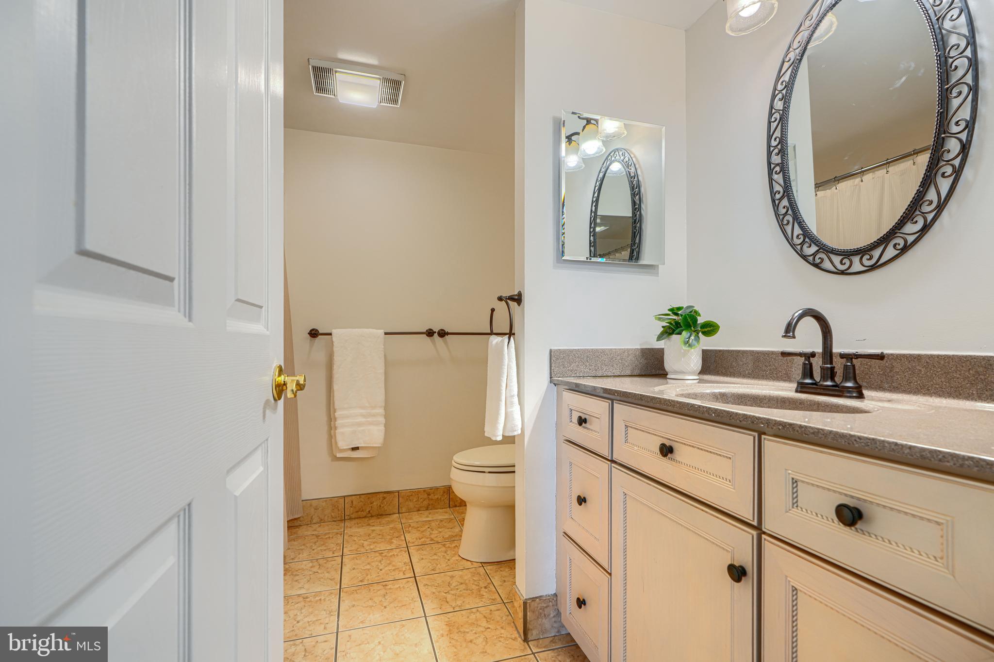 4100 North Charles Street, Unit 1010 Baltimore, MD 21218 - Photo 43 of 73 Hall full bath