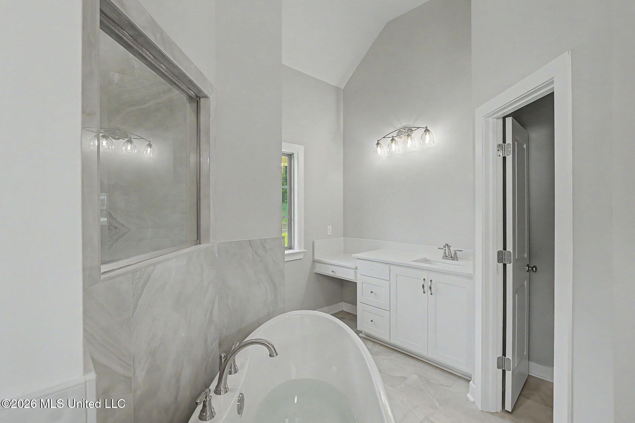 9065 Bennett Trail Hernando, MS 38632 - Photo 14 of 30 Primary Bathroom
