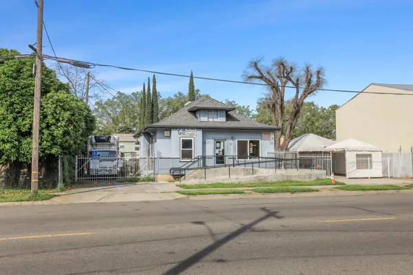 $759,000 | 425 North Sacramento Street, Lodi, CA 95240