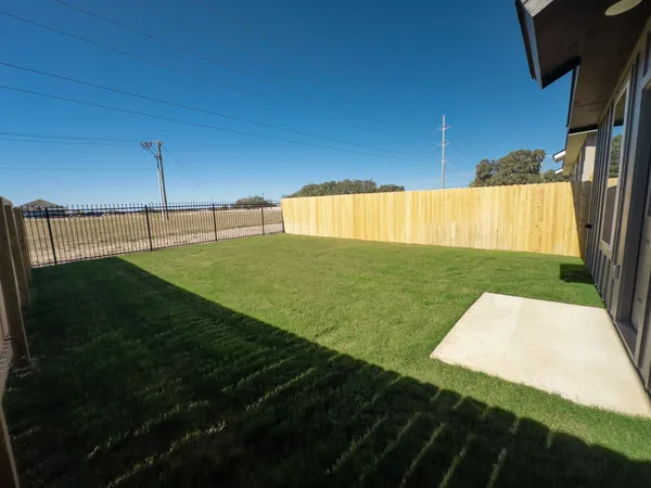 a view of a house with backyard and garden