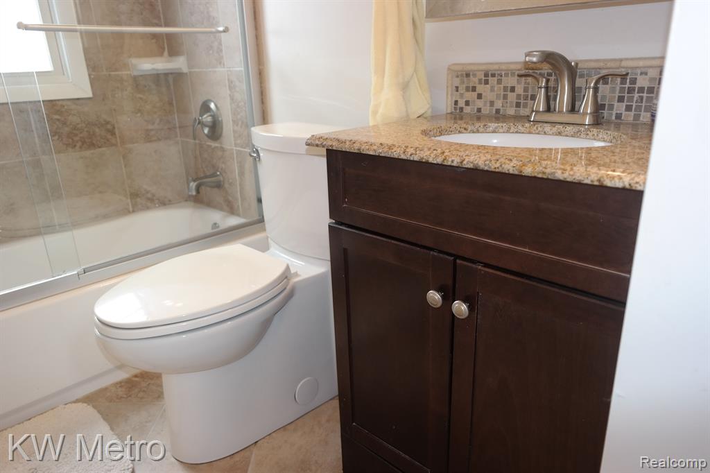 2696 Cumberland Road Berkley, MI 48072 - Photo 17 of 33