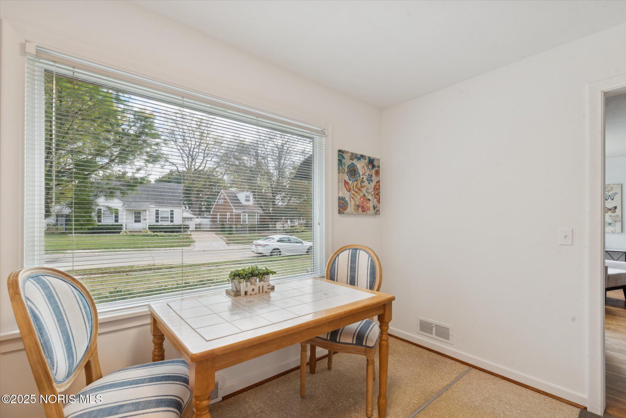 4528 Devonshire Road Toledo, OH 43614 - Photo 12 of 21 15-4528-Devonshire-Rd-WindowStill-Photog