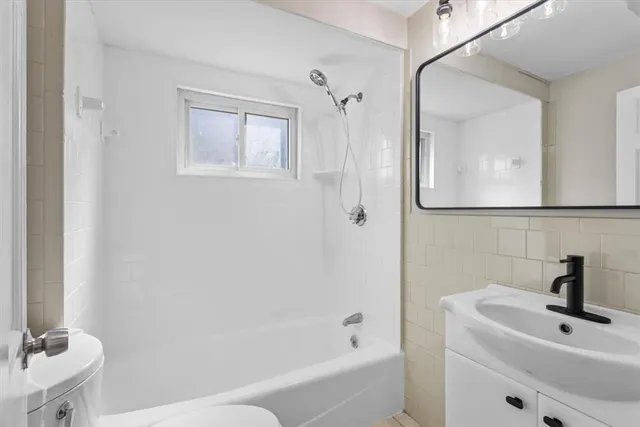 $625,000 | 84 Spruce Street, Warwick, RI 02886