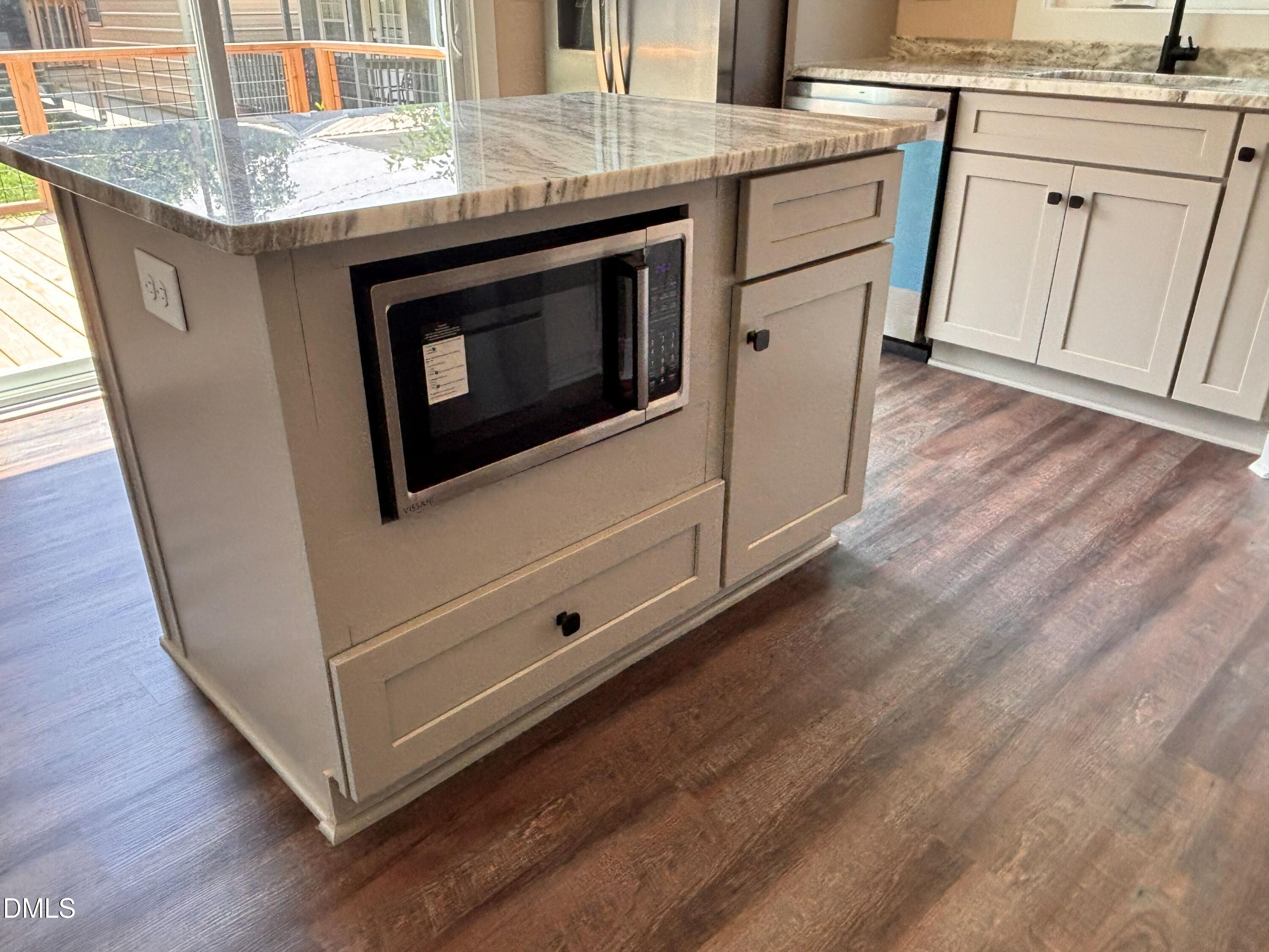 402 Poplar Street Graham, NC 27253 - Photo 11 of 29 11microwave