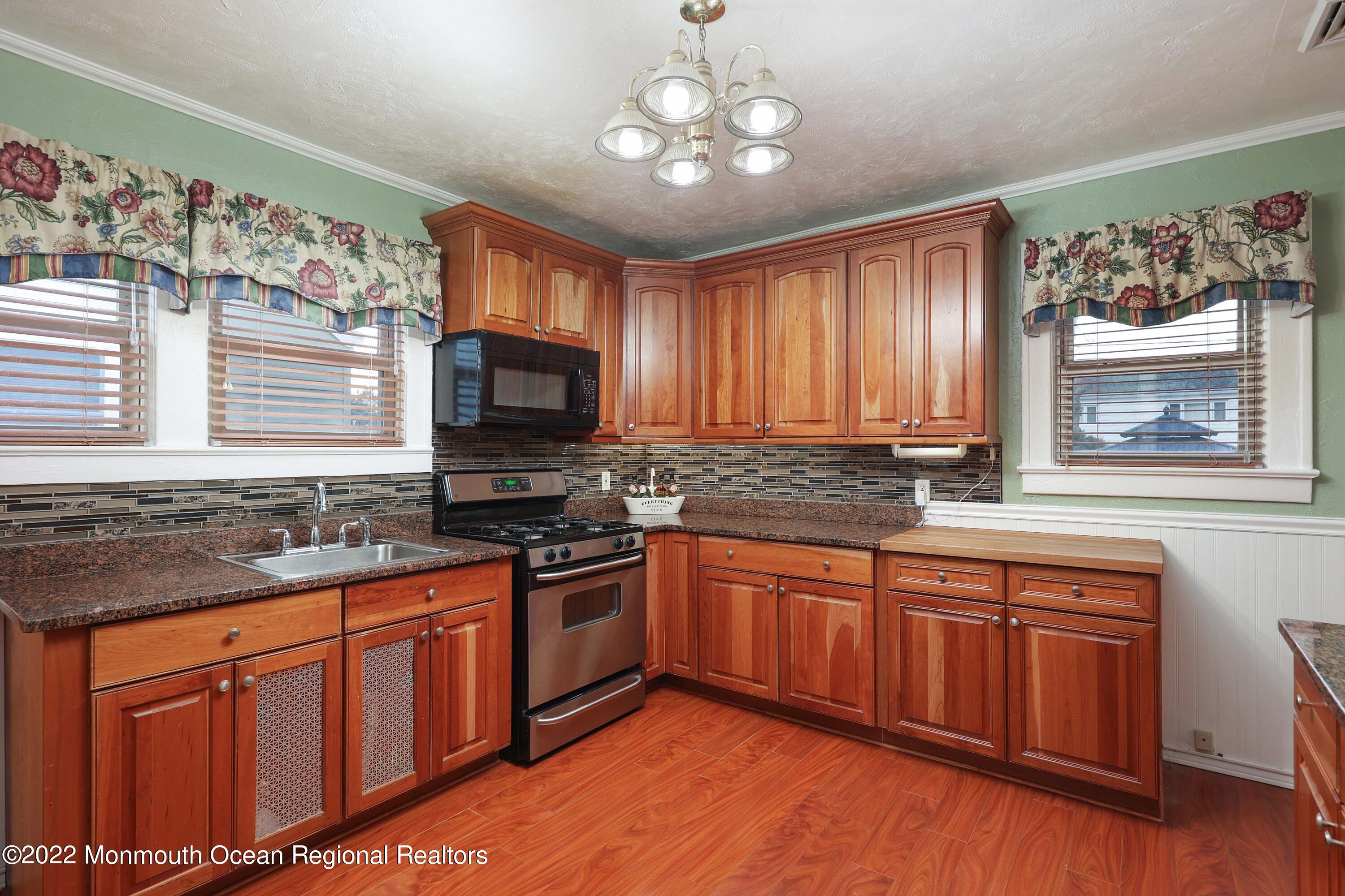 500 Wakefield Road Neptune Township, NJ 07753 - Photo 11 of 34 758A6370