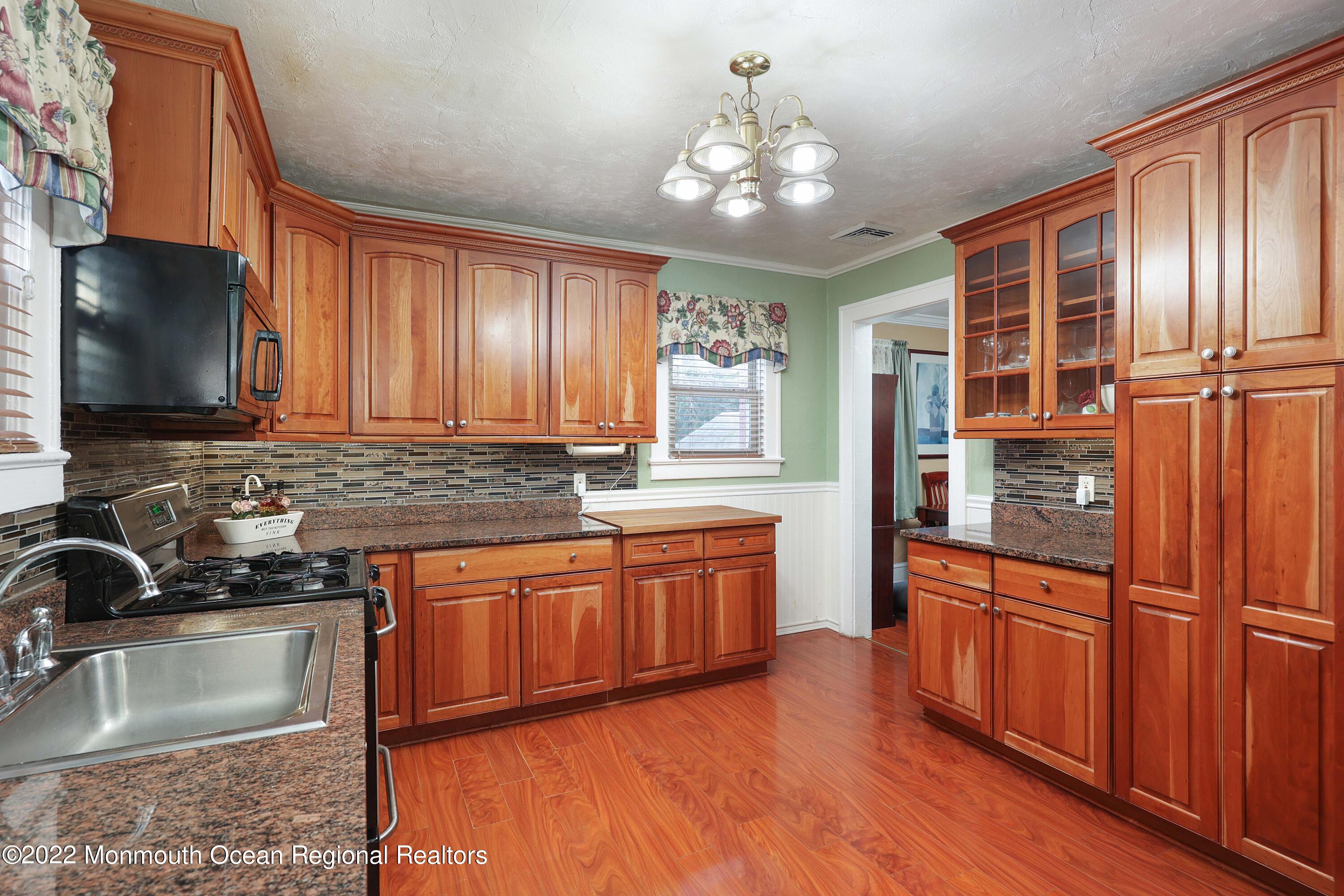 500 Wakefield Road Neptune Township, NJ 07753 - Photo 12 of 34 758A6376
