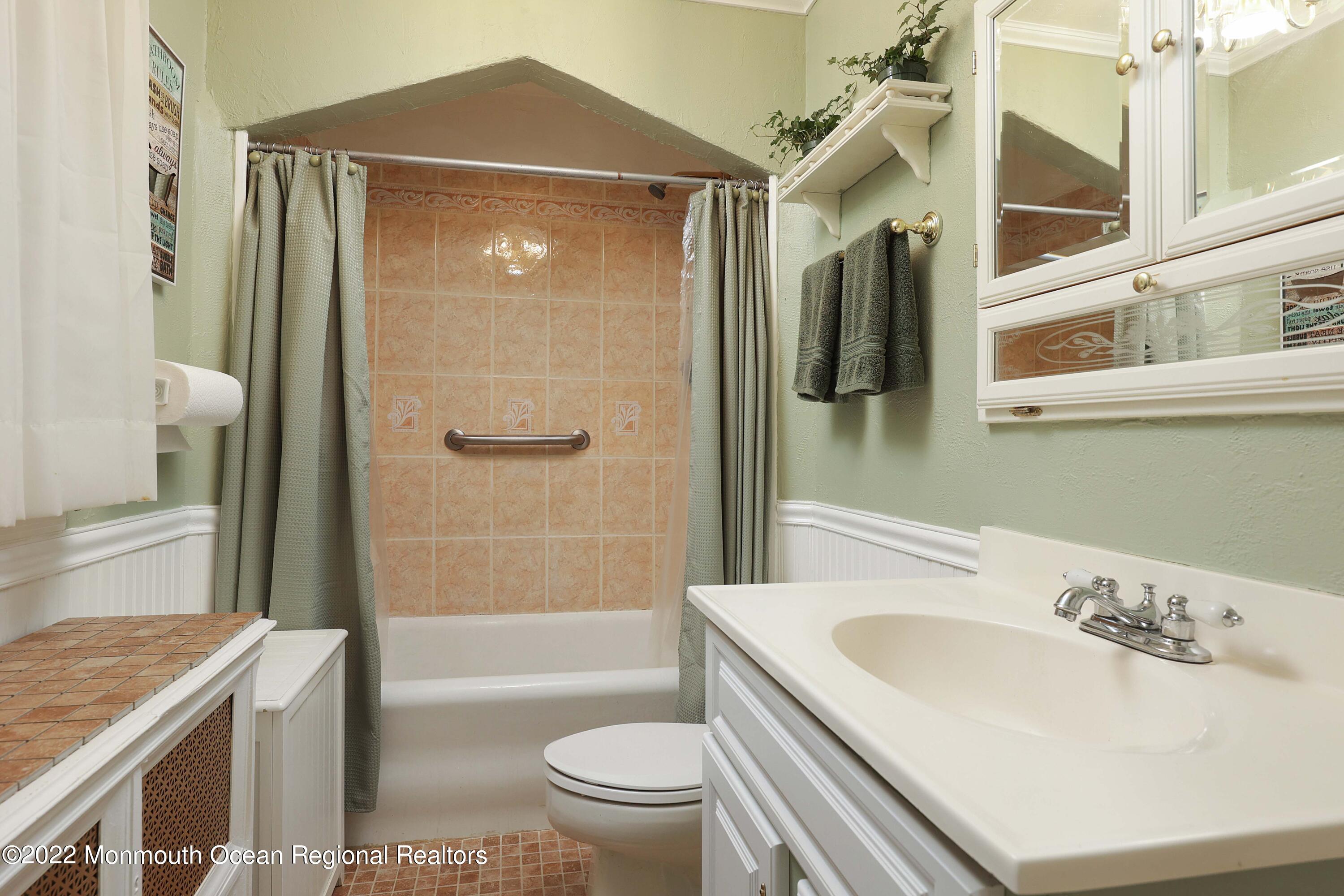 500 Wakefield Road Neptune Township, NJ 07753 - Photo 16 of 34 758A6315