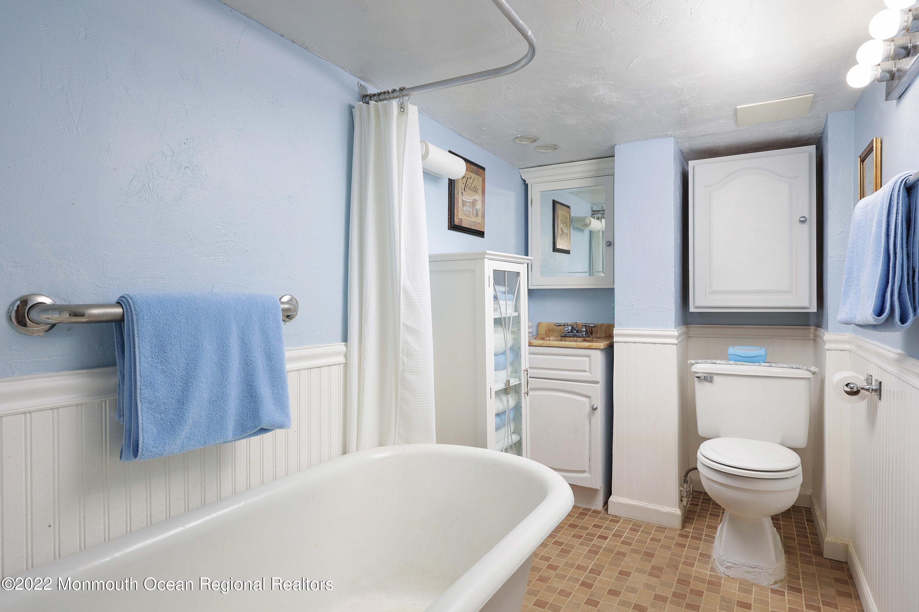 500 Wakefield Road Neptune Township, NJ 07753 - Photo 19 of 34 758A6321