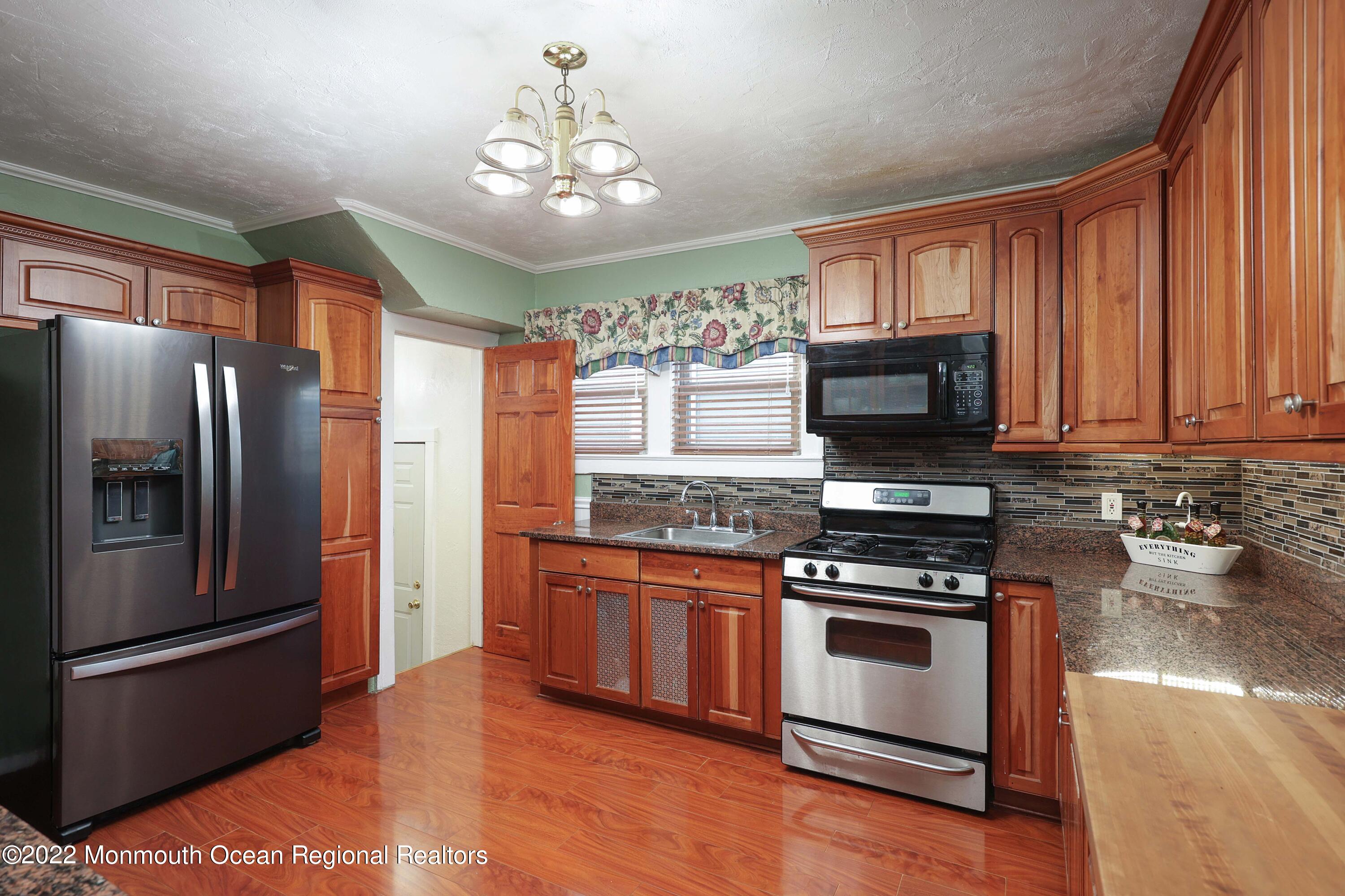 500 Wakefield Road Neptune Township, NJ 07753 - Photo 10 of 34 758A6385