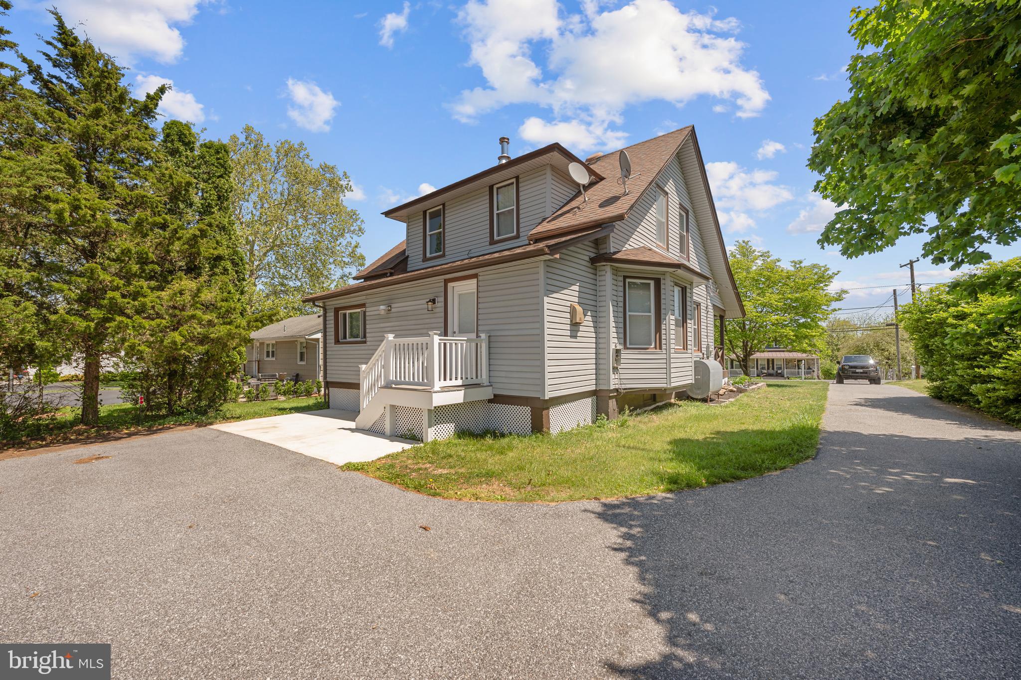 27412 Ridge Road Damascus, MD 20872 - Photo 26 of 32 Ample Driveway Parking