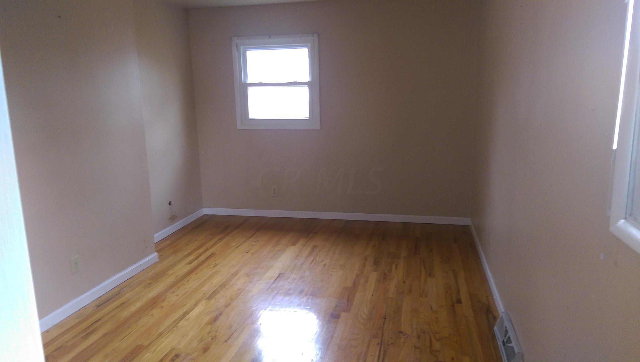 6396 Peardale Road East Columbus, OH 43229 - Photo 3 of 17