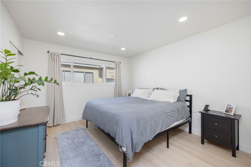 204 Springfield Avenue Huntington Beach, CA 92648 - Photo 13 of 40 Unit A - Primary Bedroom
