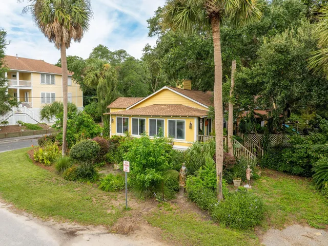 $1,575,000 | 120 West Hudson Avenue, Folly Beach, SC 29439