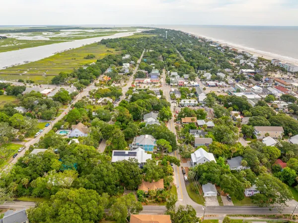 $1,575,000 | 120 West Hudson Avenue, Folly Beach, SC 29439