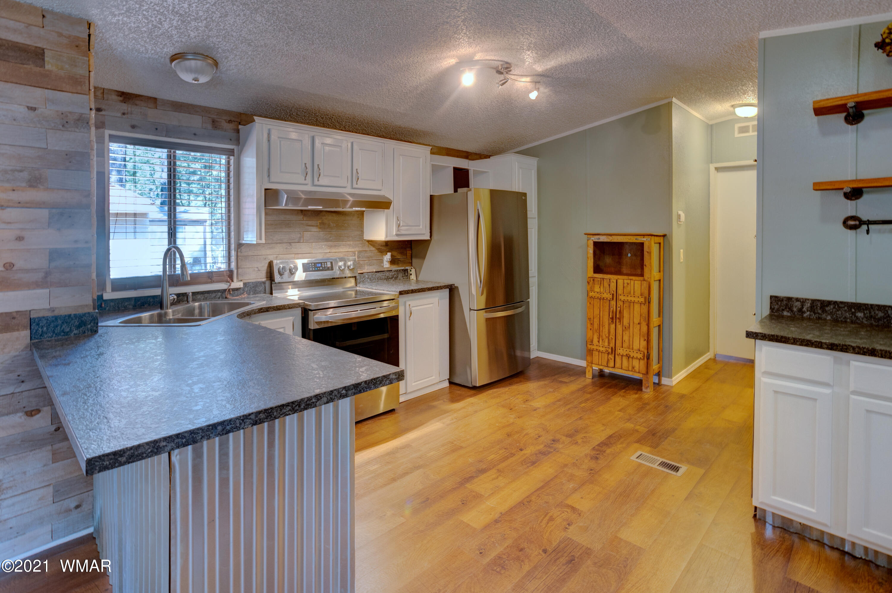 5232 South Blue Ridge Loop Pinetop, AZ 85935 - Photo 4 of 18 a kitchen with stainless steel appliances granite countertop a sink stove and refrigerator