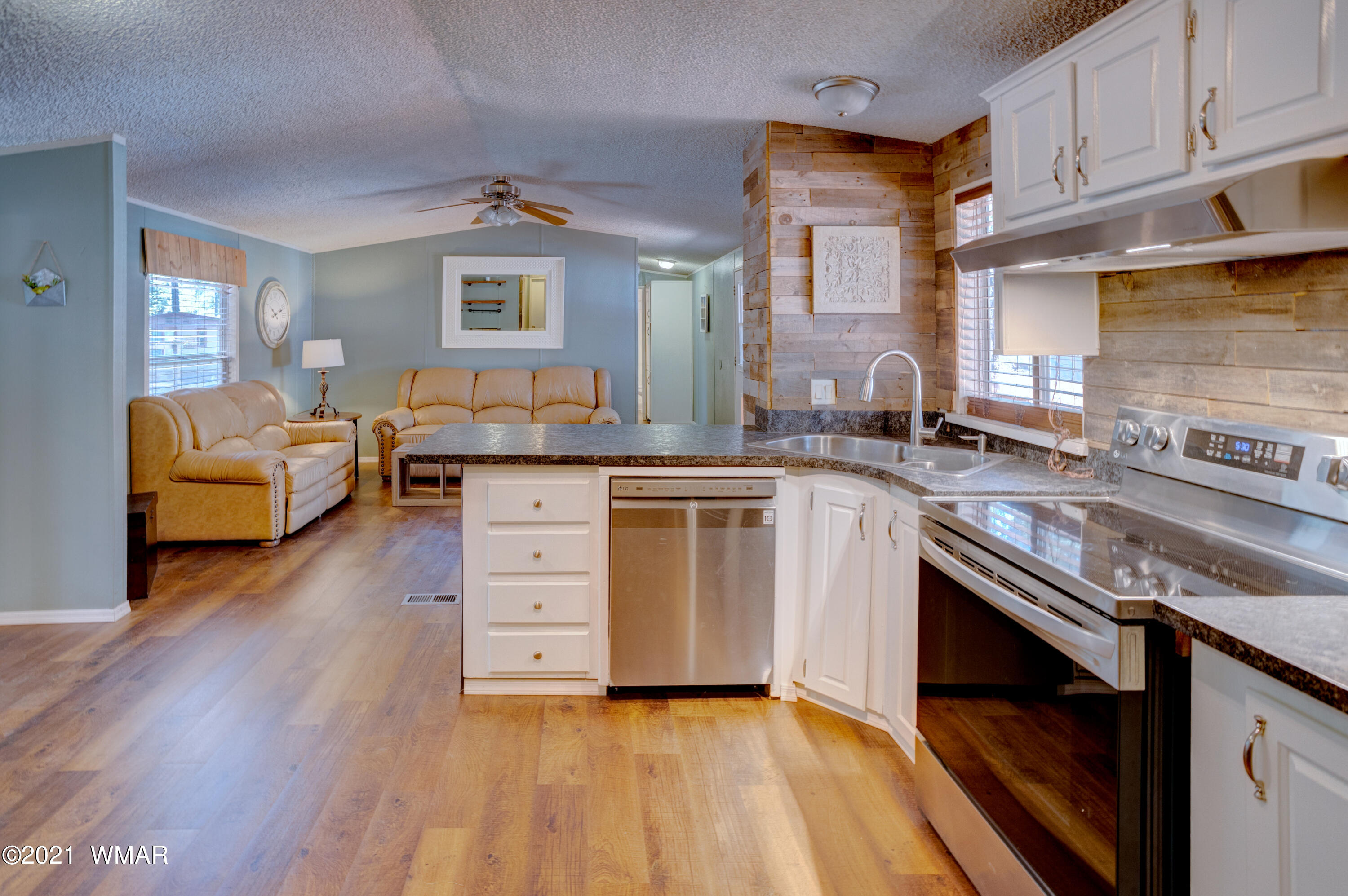 5232 South Blue Ridge Loop Pinetop, AZ 85935 - Photo 5 of 18 a kitchen with stainless steel appliances granite countertop a stove and a sink