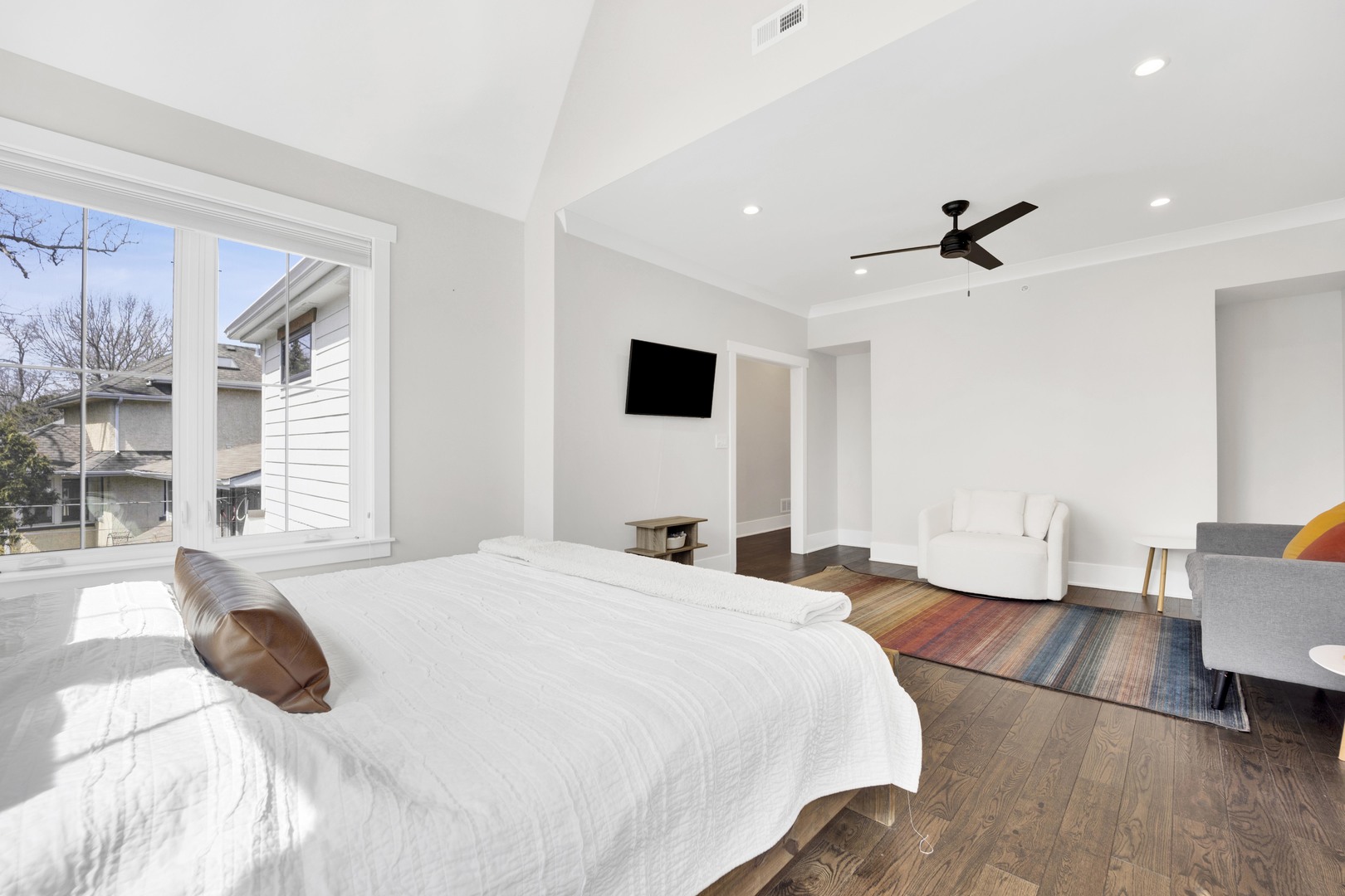 317 Lionel Road Riverside, IL 60546 - Photo 18 of 47 a bedroom with a large bed and a tv