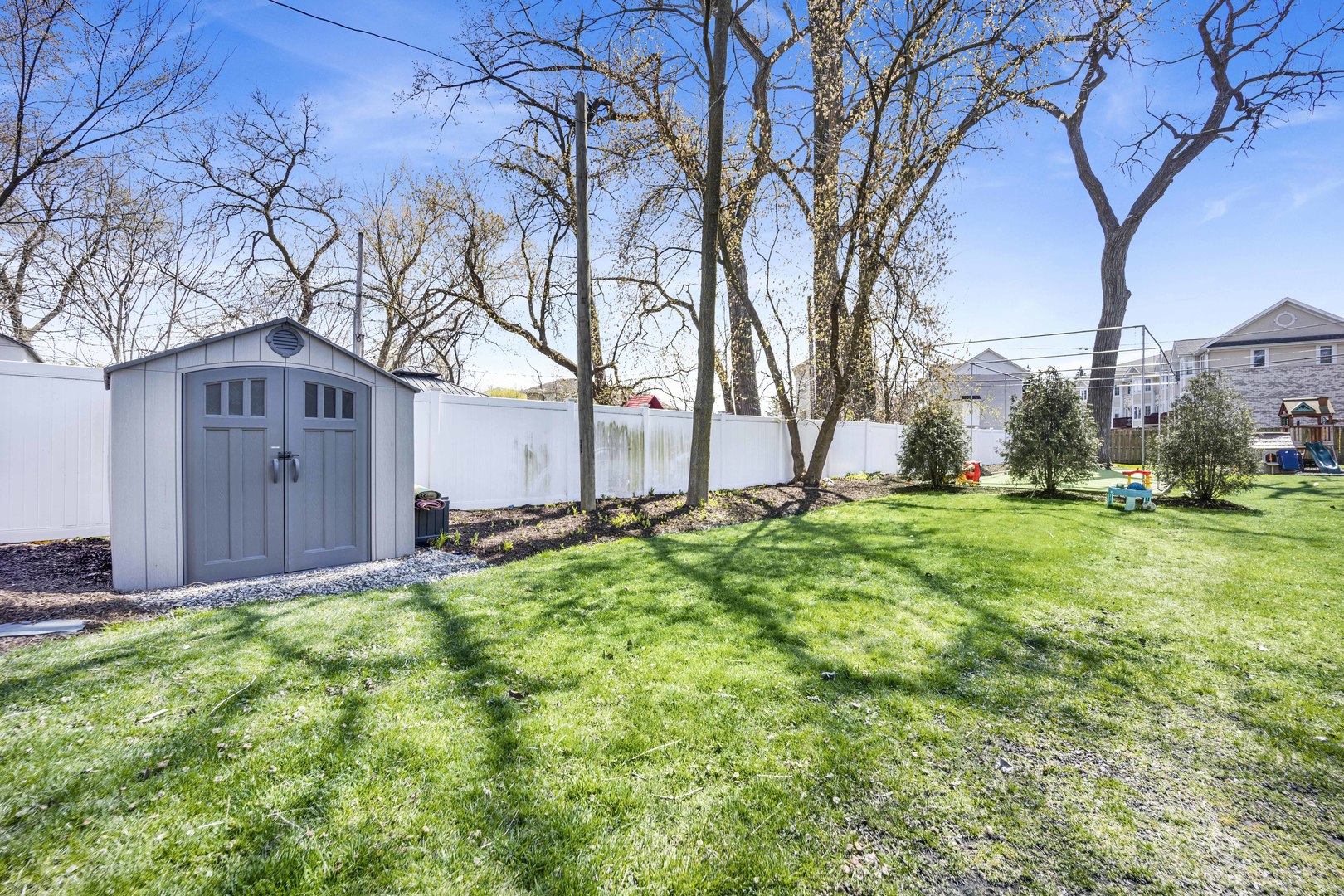317 Lionel Road Riverside, IL 60546 - Photo 37 of 47 a backyard of a house with lots of green space