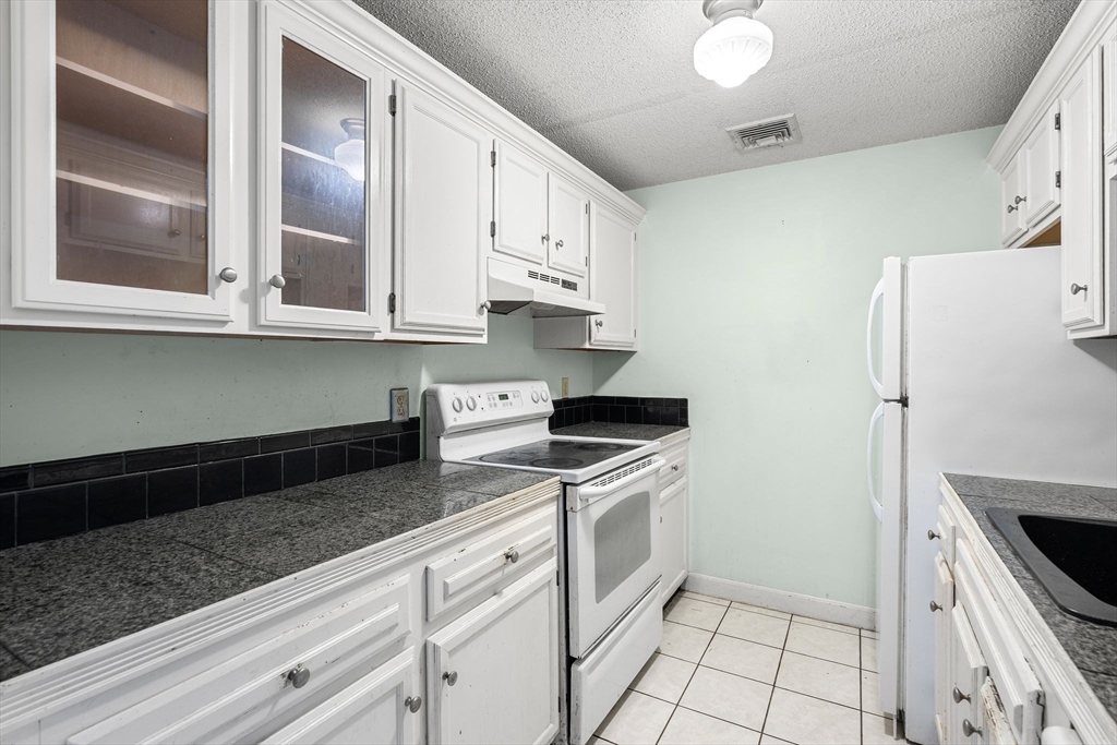 15 Bower Road, Unit E1 Quincy, MA 02169 - Photo 12 of 34
