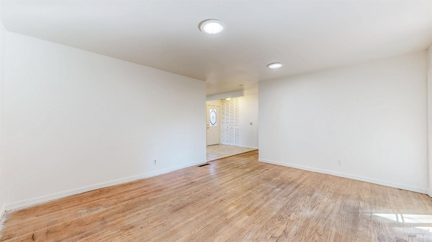 4872 Canyon Drive Santa Rosa, CA 95409 - Photo 5 of 34