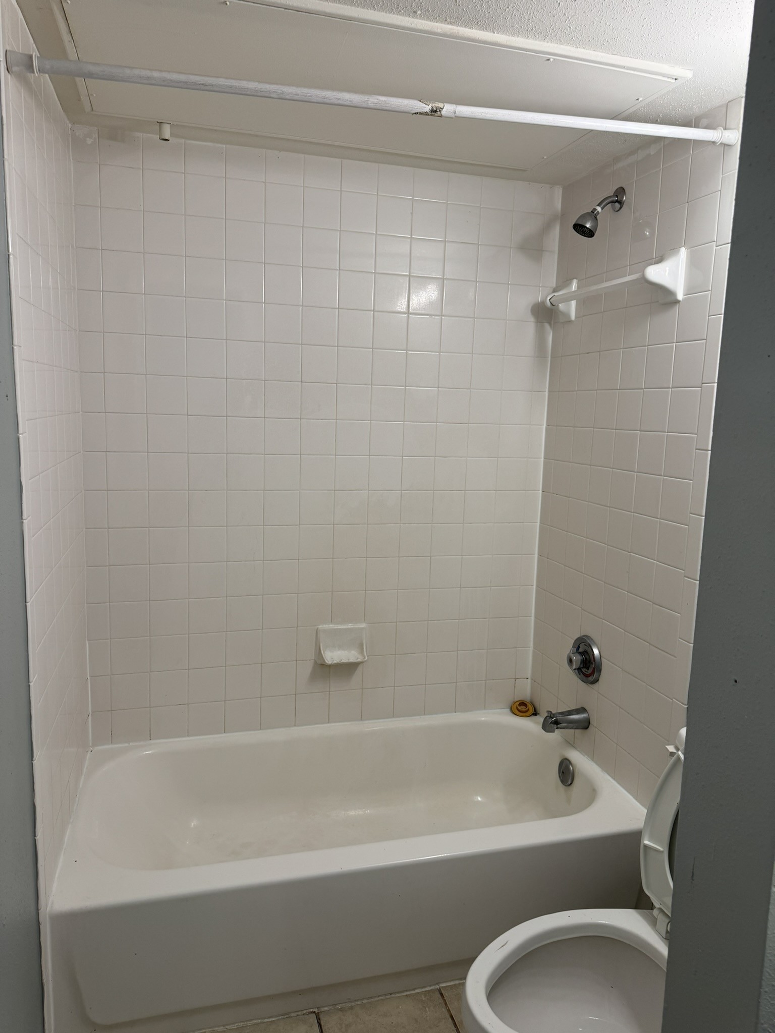 10100 South Gessner Road, Unit 106 Houston, TX 77071 - Photo 12 of 12 Shower