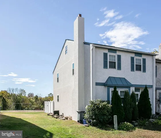 a front view of house with yard