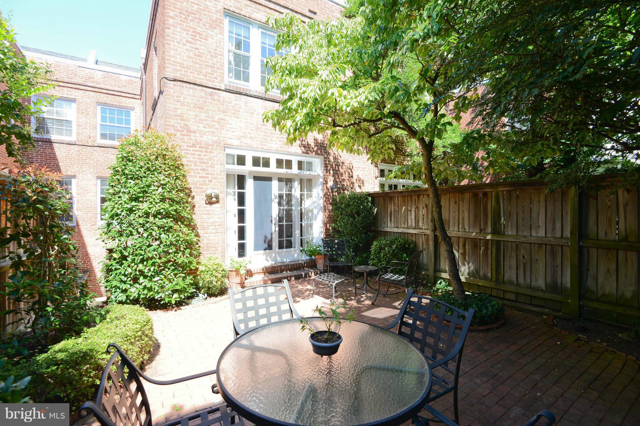 3316 R Street Northwest Washington, DC 20007 - Photo 14 of 30 Lovely Garden