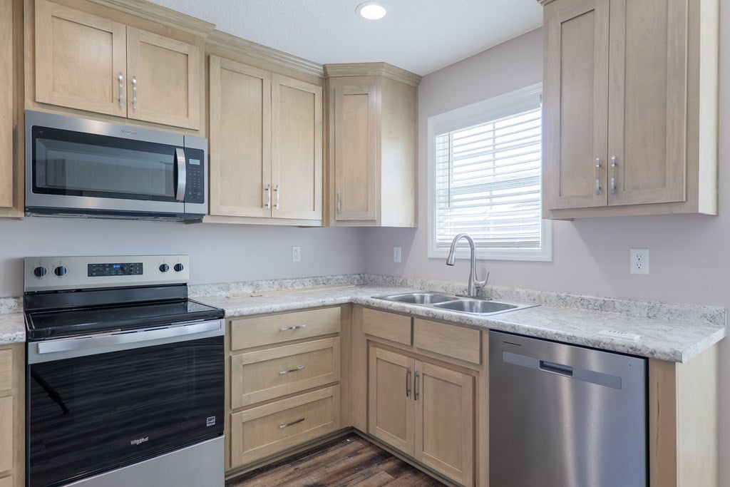 4452 White Water Road Valdosta, GA 31601 - Photo 7 of 27 Gallery Image 7