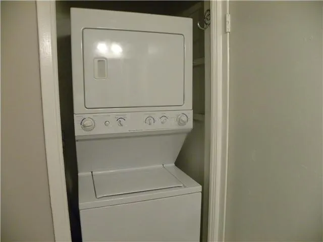 a close up view of a washer and dryer