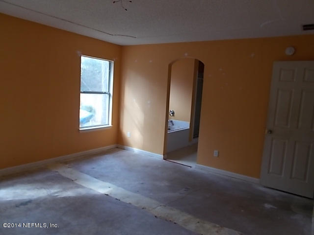 938 Cherry Point Way Jacksonville, FL 32218 - Photo 19 of 34 an empty room with windows
