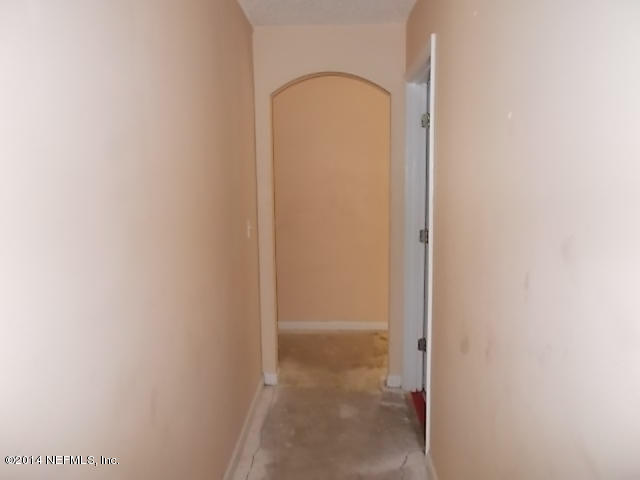 938 Cherry Point Way Jacksonville, FL 32218 - Photo 25 of 34 a bathroom with a shower