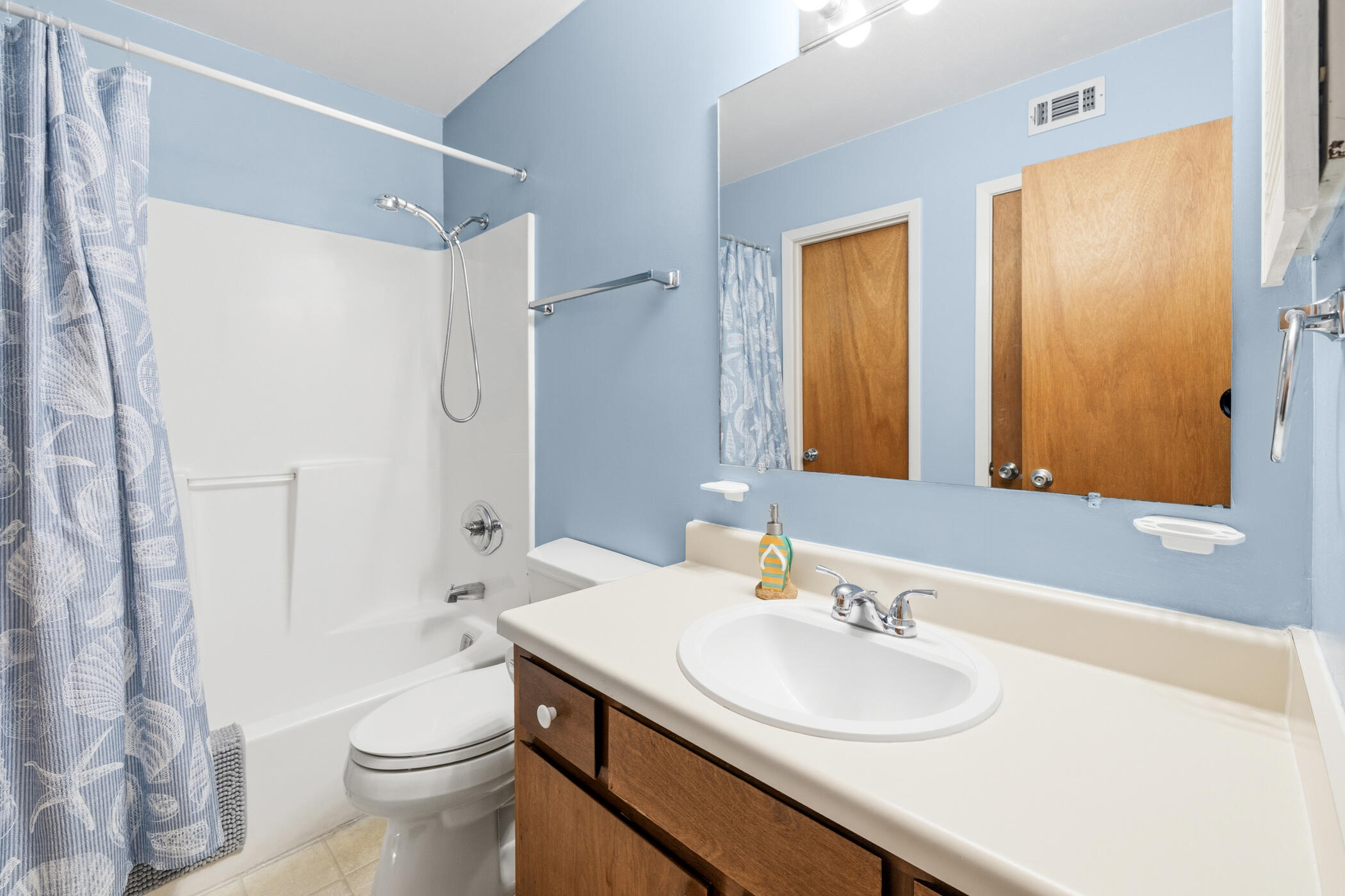17620 Front Beach Road, Unit 2AA Panama City Beach, FL 32413 - Photo 18 of 27 Full Bathroom