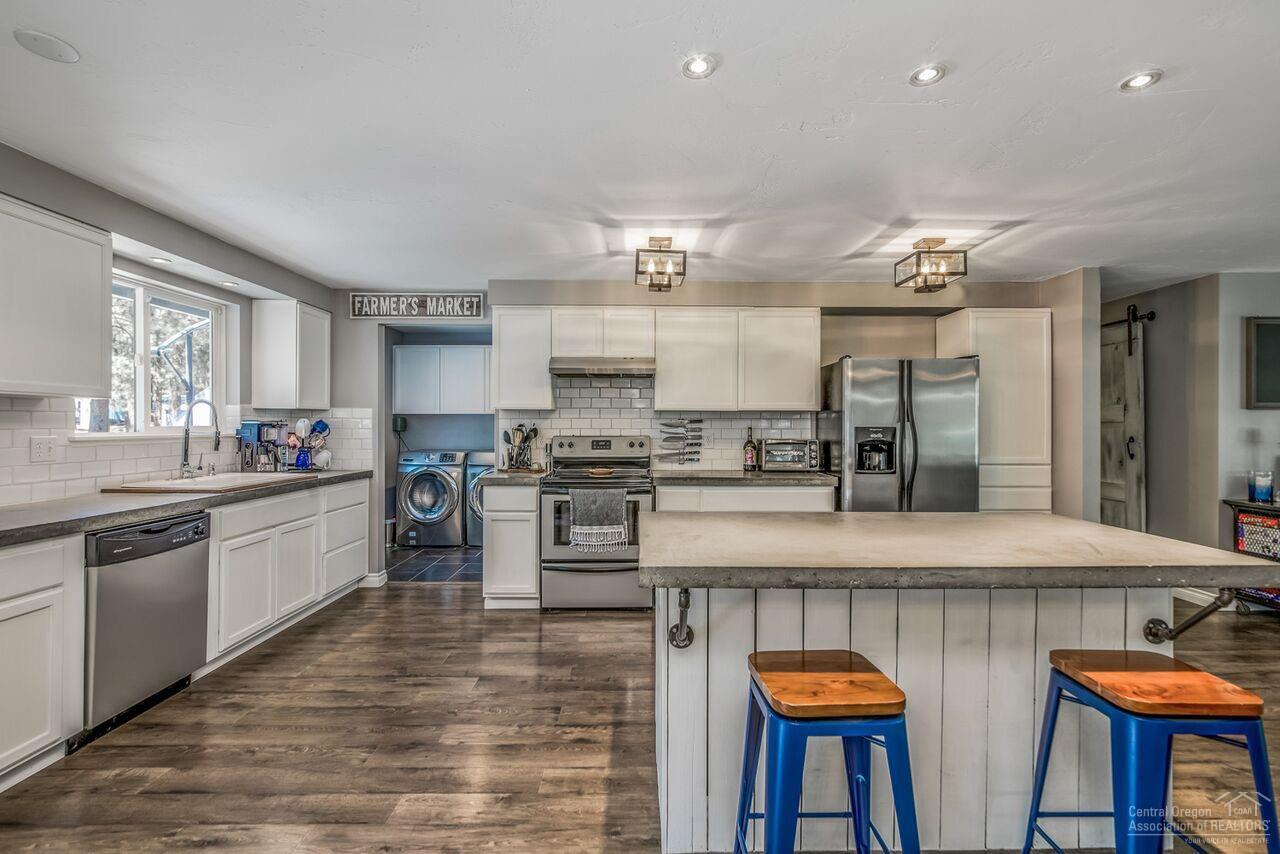 60015 Navajo Road Bend, OR 97702 - Photo 8 of 25 Additional Photo