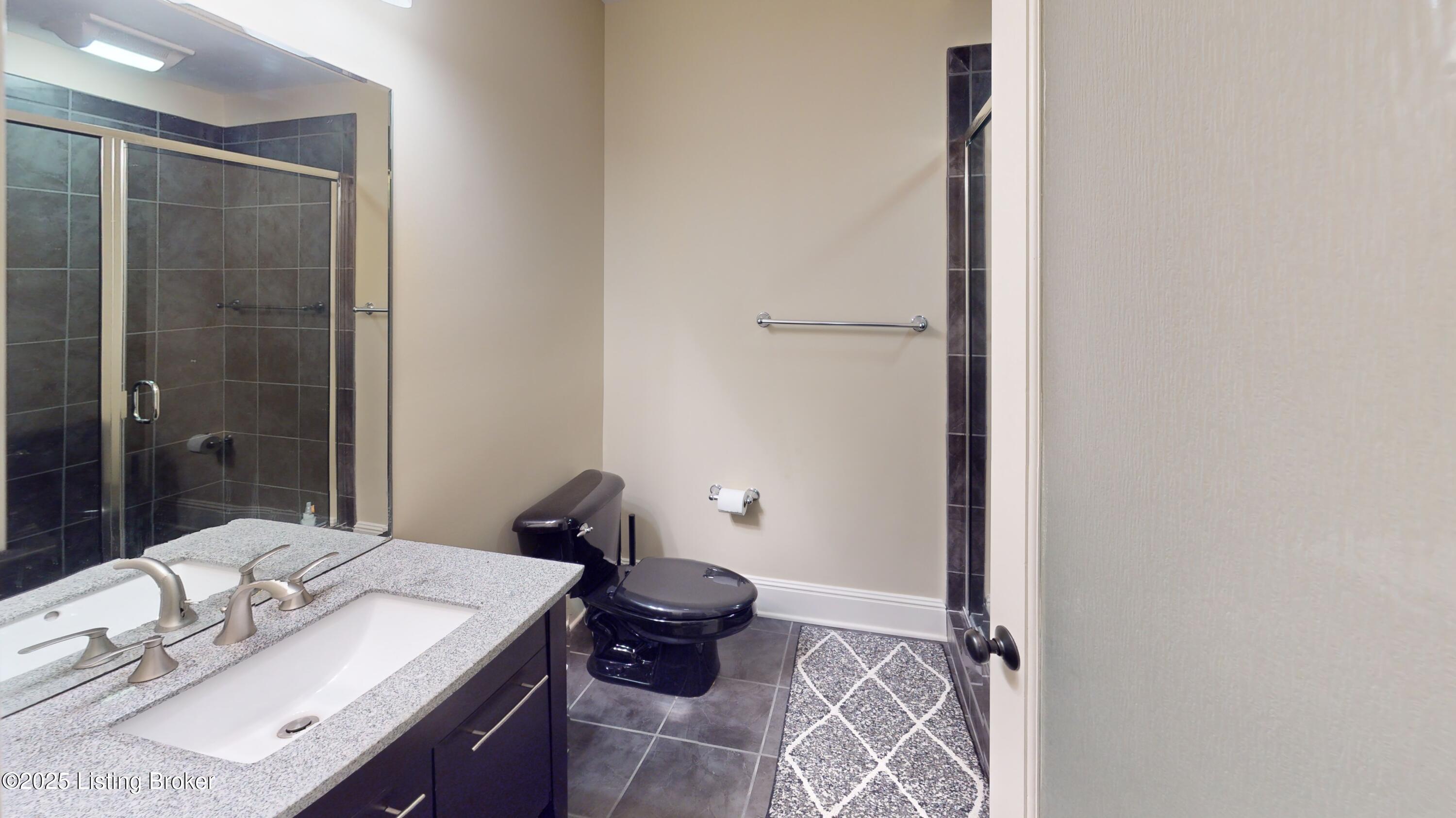 5200 Blakely Ridge Road Louisville, KY 40222 - Photo 117 of 140 Bathroom (4)