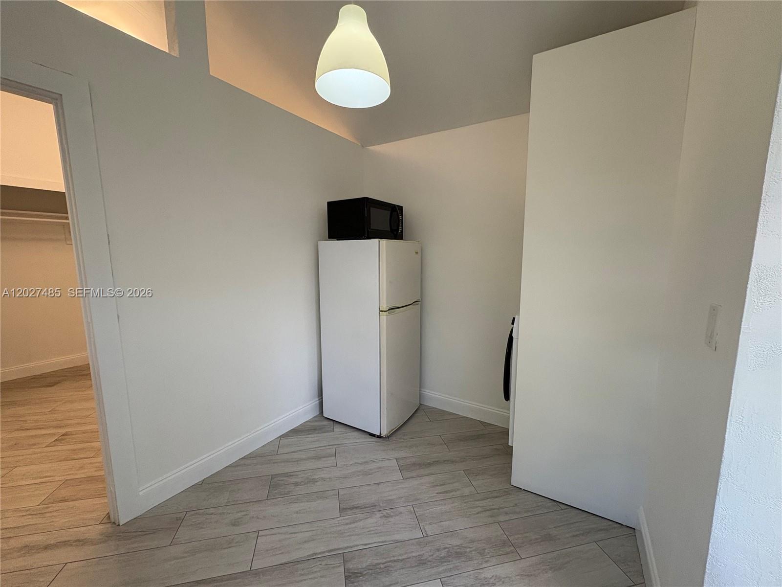 6753 Southwest 39th Terrace, Unit REAR Miami, FL 33155 - Photo 3 of 9 Living/dinning area