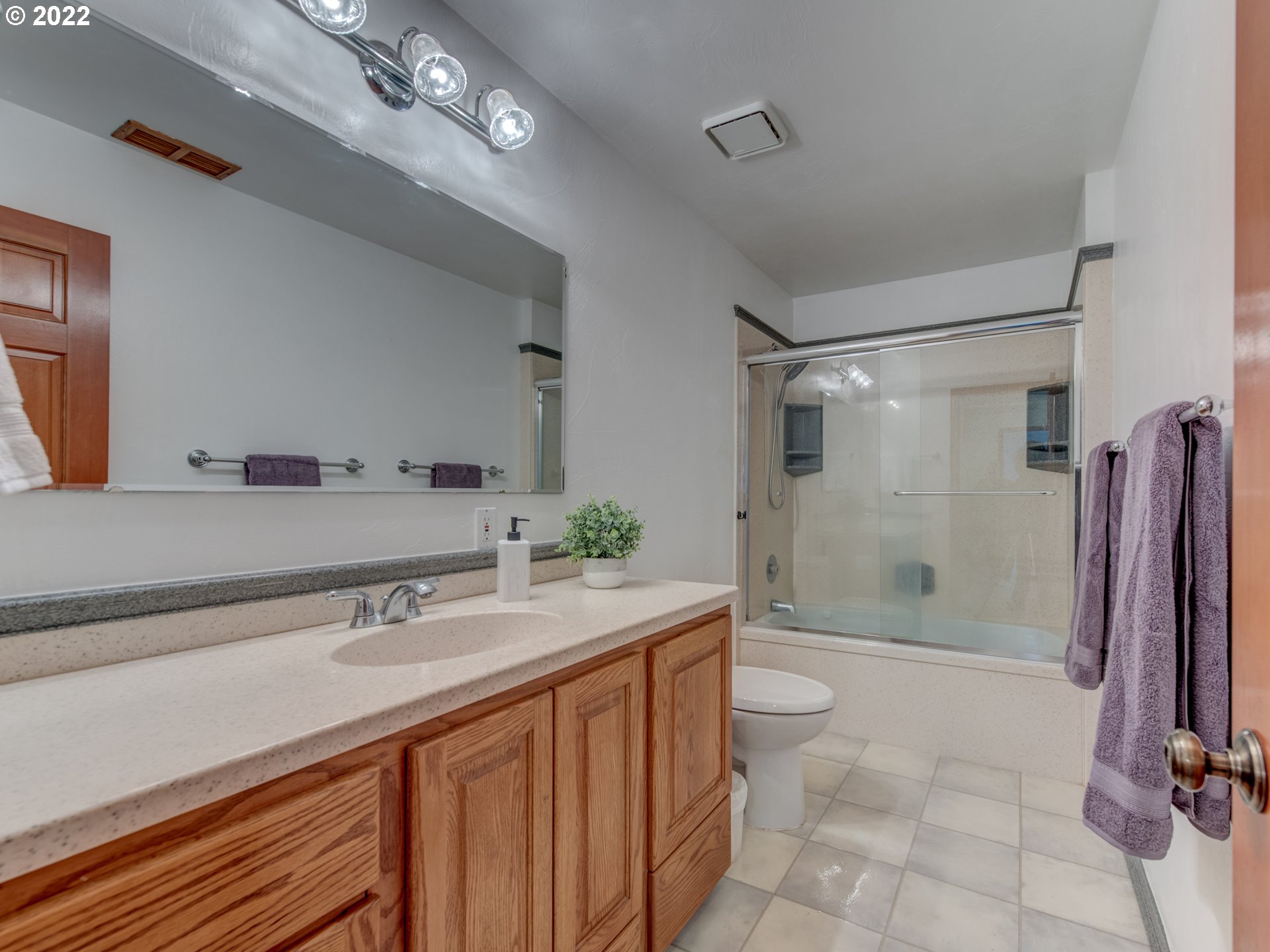 36586 Parsons Creek Road Springfield, OR 97478 - Photo 18 of 31 Bathroom