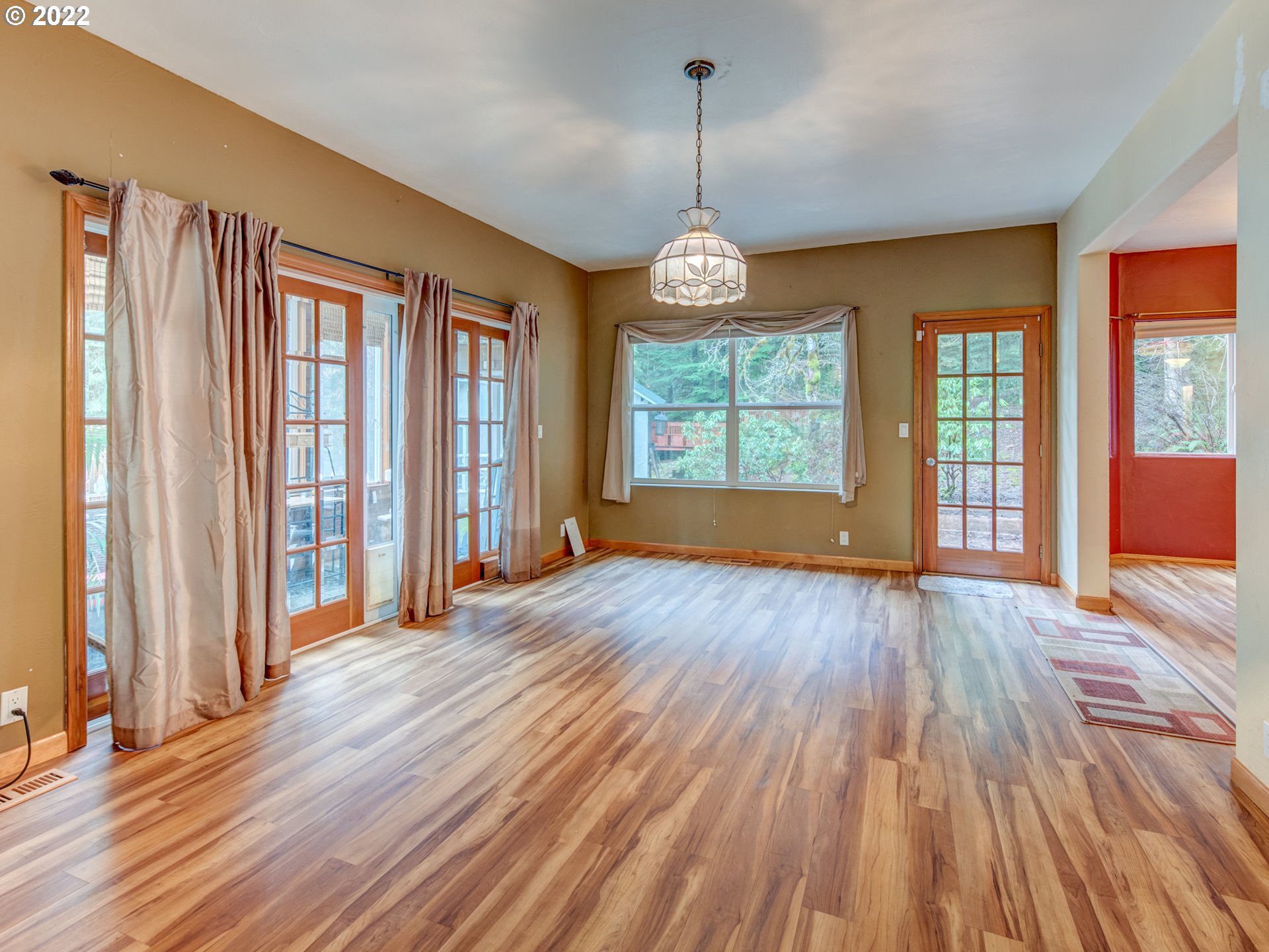 36586 Parsons Creek Road Springfield, OR 97478 - Photo 3 of 31 Living Room
