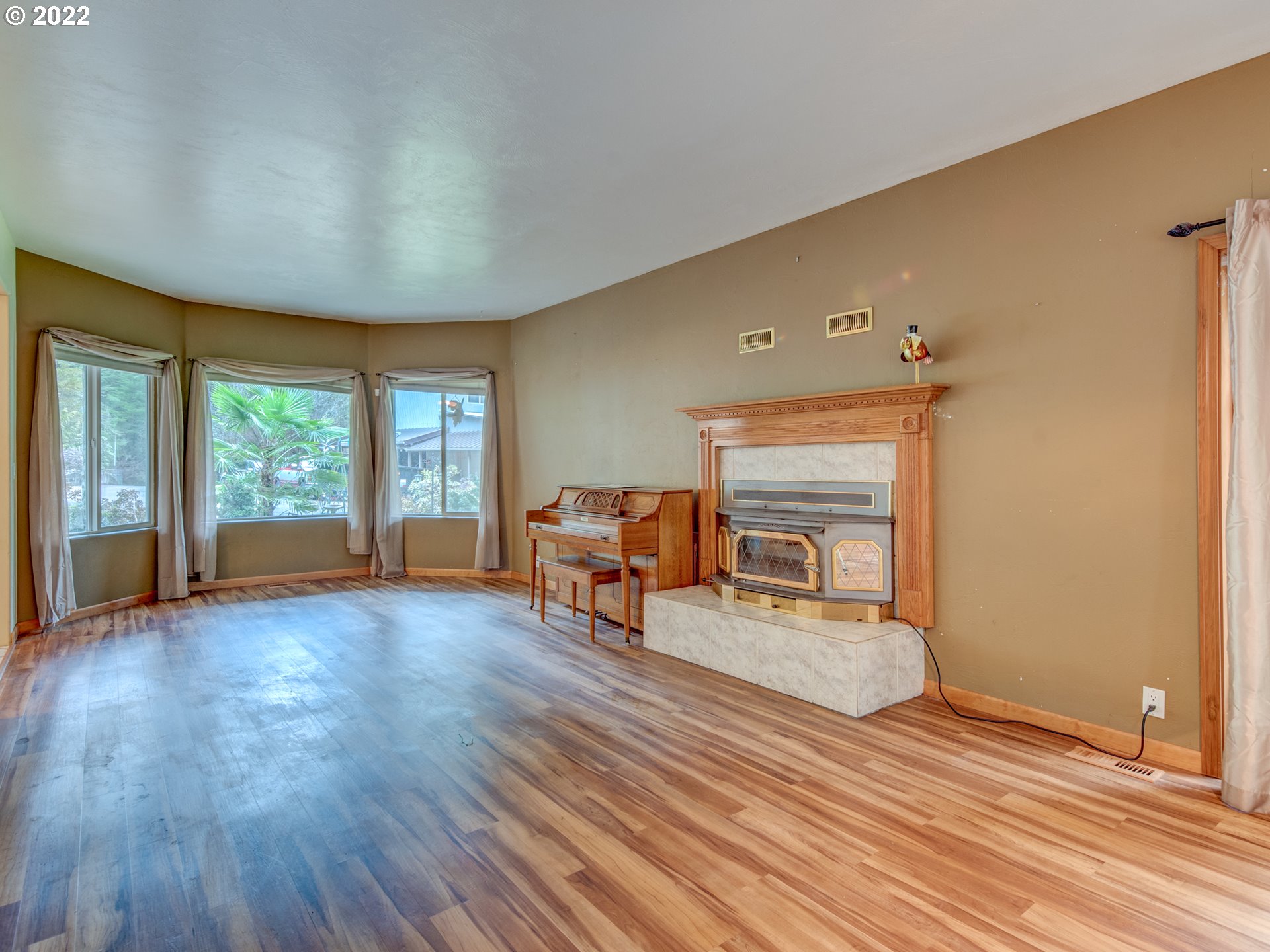 36586 Parsons Creek Road Springfield, OR 97478 - Photo 5 of 31 Gallery Image 5