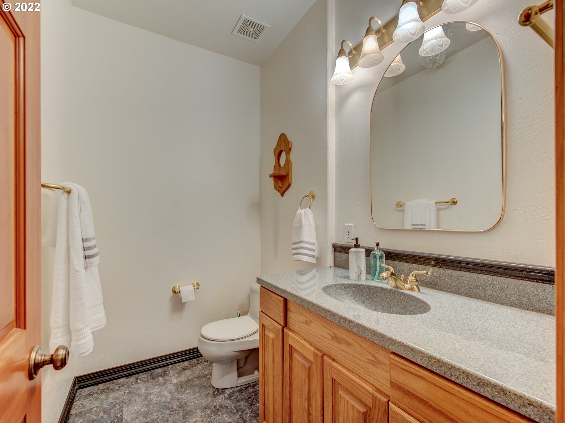 36586 Parsons Creek Road Springfield, OR 97478 - Photo 9 of 31 Bathroom