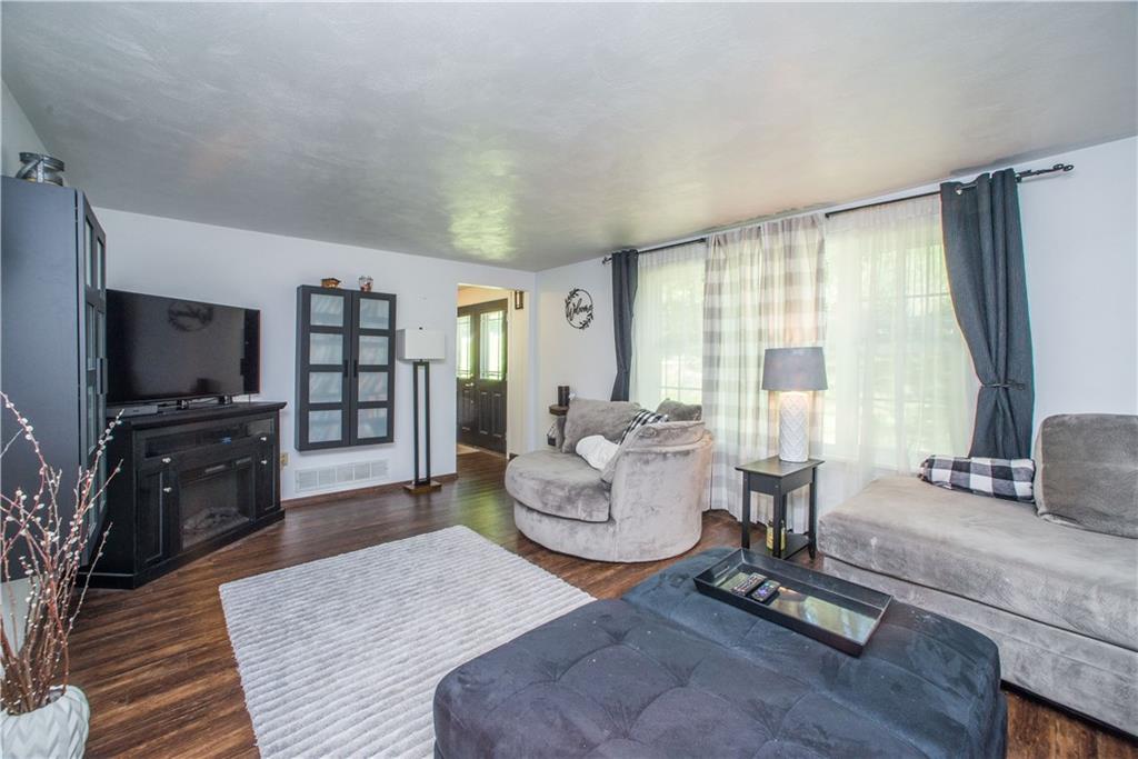 143 McIntyre Road Pittsburgh, PA 15237 - Photo 3 of 25 Gallery Image 3