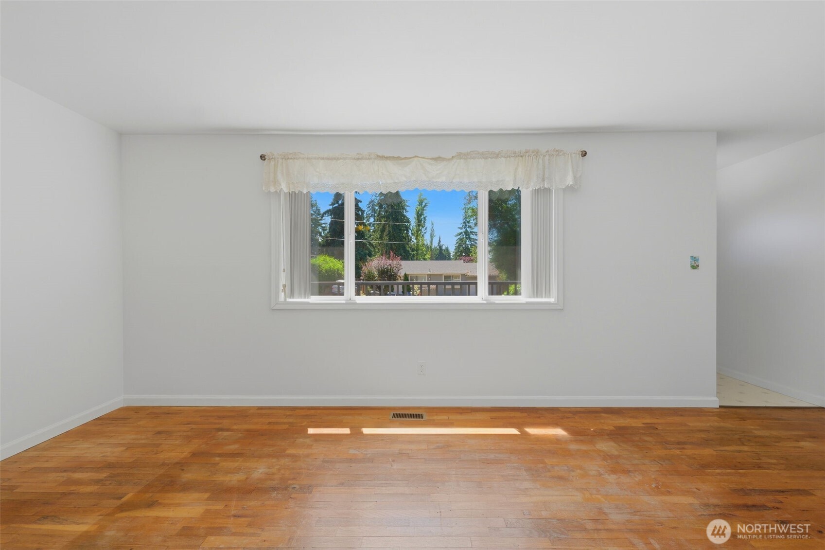 842 Southwest 305th Street Federal Way, WA 98023 - Photo 8 of 35