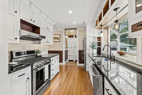 $569,000 | 31 Sycamore Street, Lowell, MA 01852