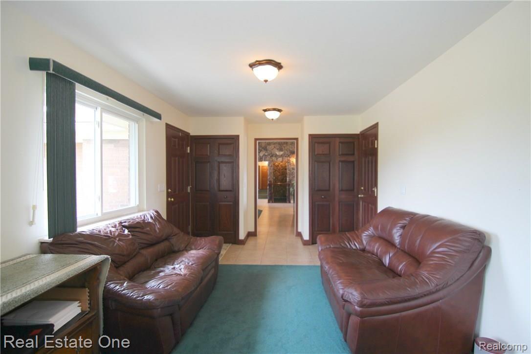 3450 Saddle Ridge Highland, MI 48357 - Photo 15 of 40 Saddle Ridge Living Room 2.jpg